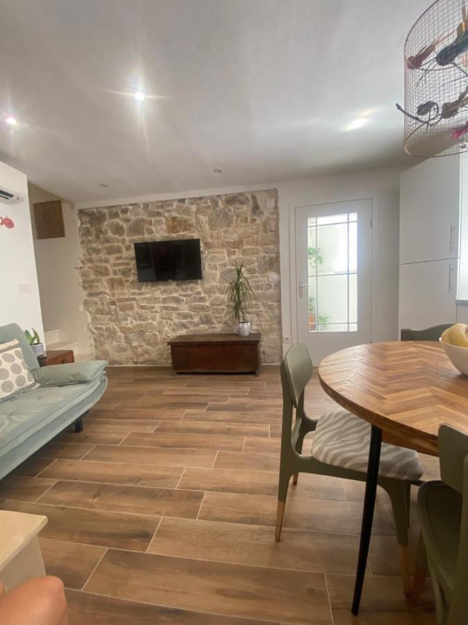 Apartman Oleandar Kastela Exterior photo